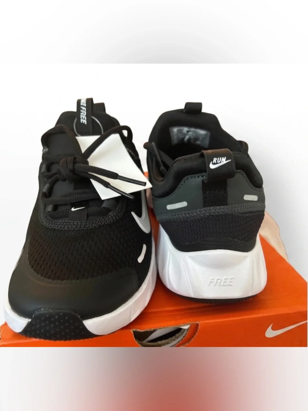 Nike Free Run 5.0 (GS) black white running sneakers NIB - 5Y / 6.5W
